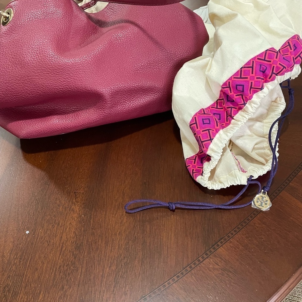 Michael Kors  Burgundy pebbled leather shoulder bag with three compartment - Picture 5 of 10
